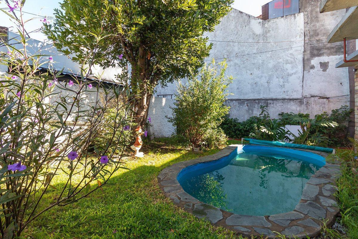 Venta casas multifami Caseros pileta jardín garage