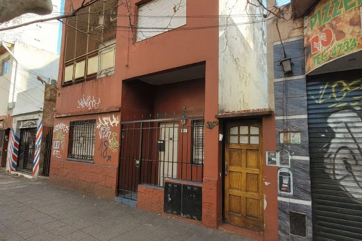 P.H. 3 amb frente Caseros centro refaccionar 5