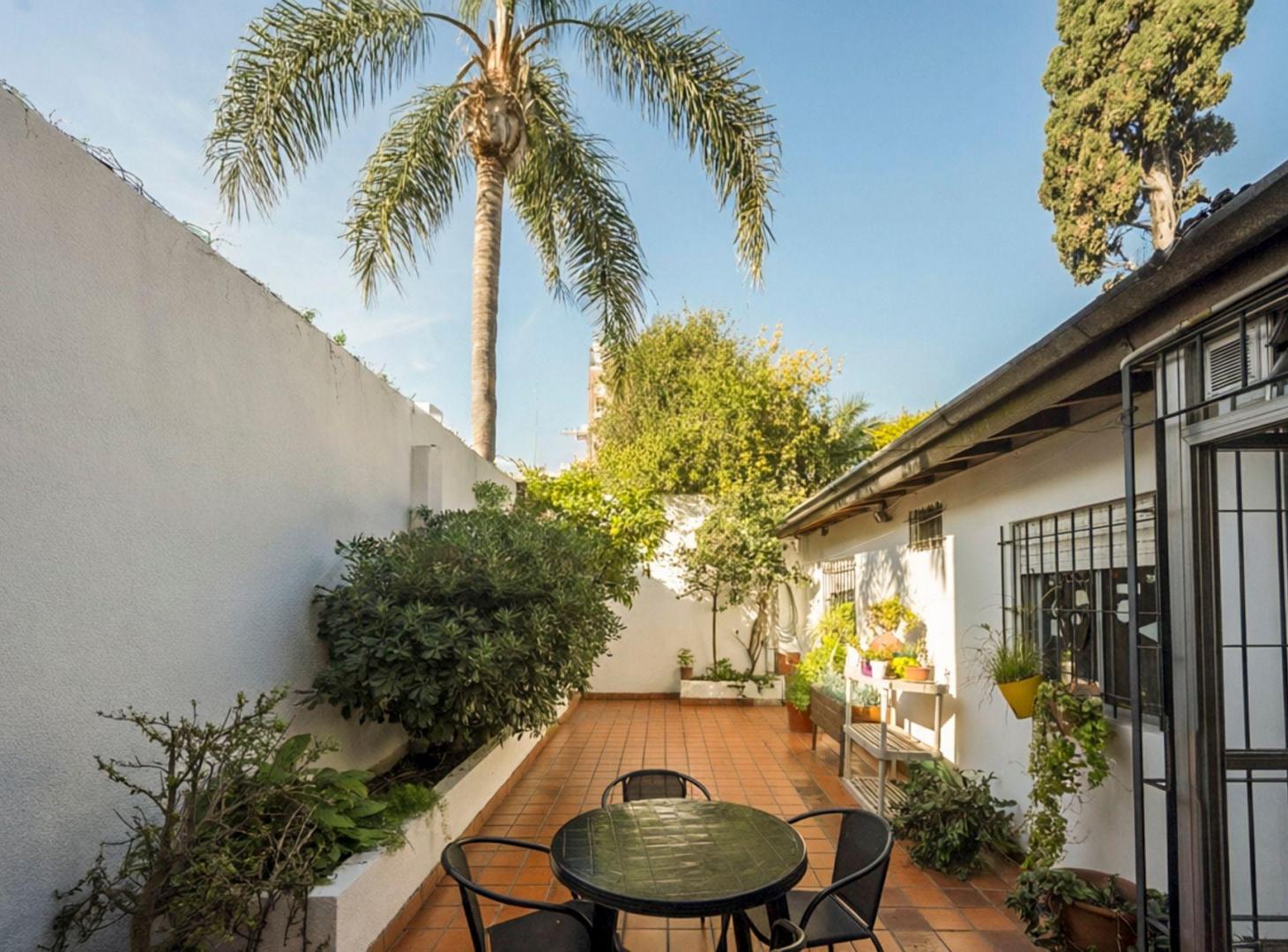 VENTA DPTO 5 AMB CON PATIOS Y PARRILLA EN FLORES