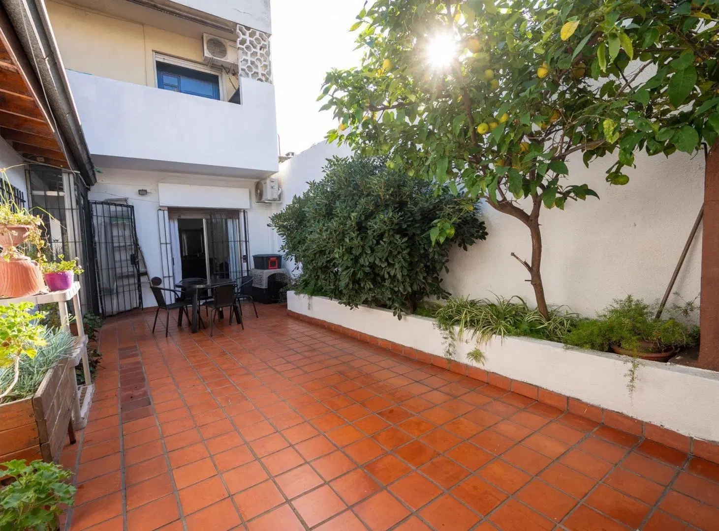 VENTA DPTO 5 AMB CON PATIOS Y PARRILLA EN FLORES 3
