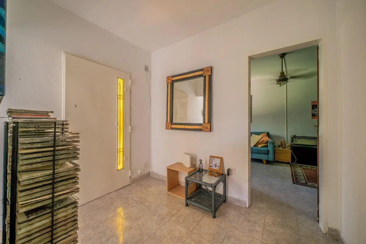 Venta  2 Casas y monoambiente en block. San Isidro 2