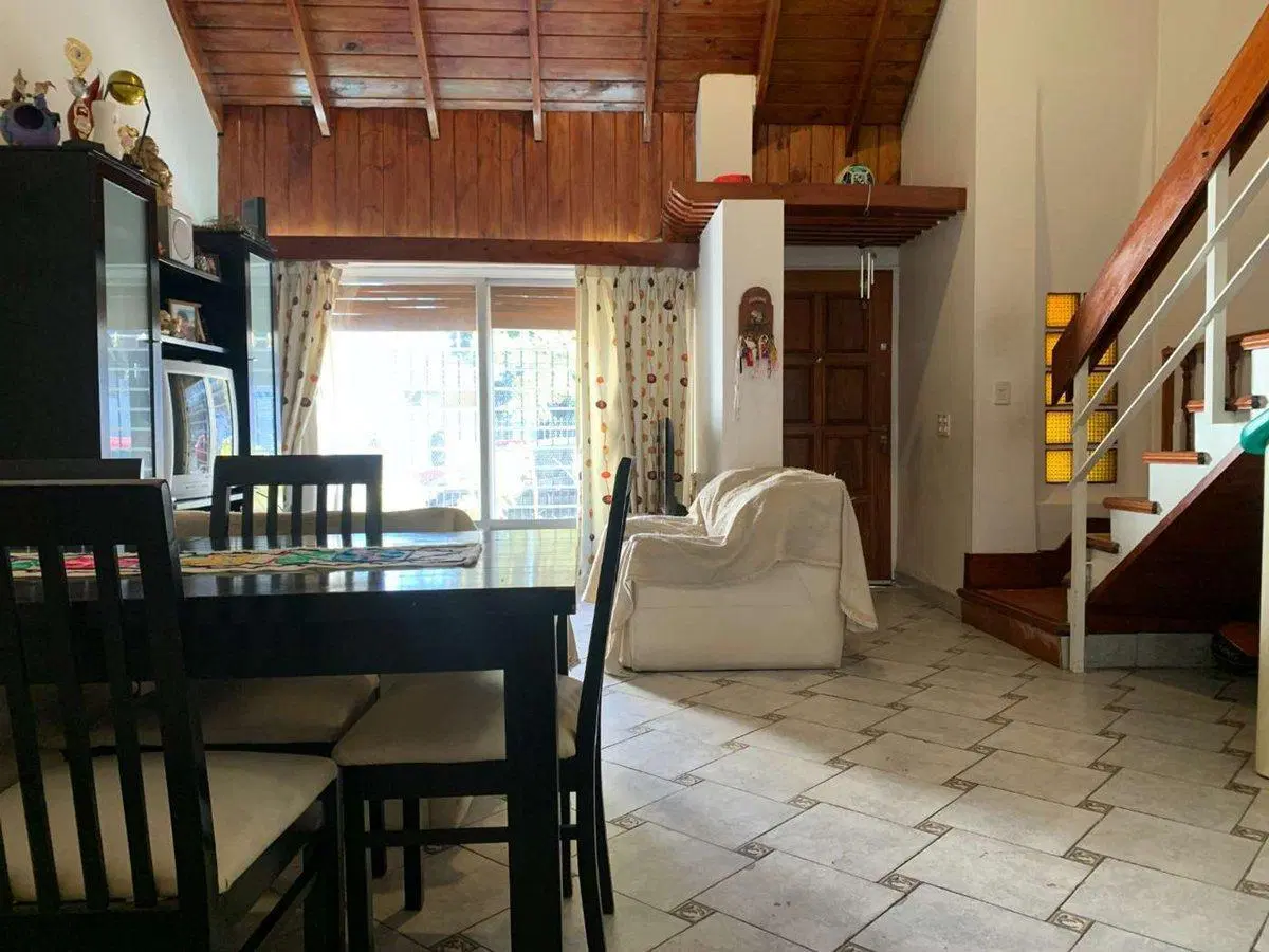 CASA 6 AMB EN VENTA LINIERS COCHERA- PATIO -BALCON 2