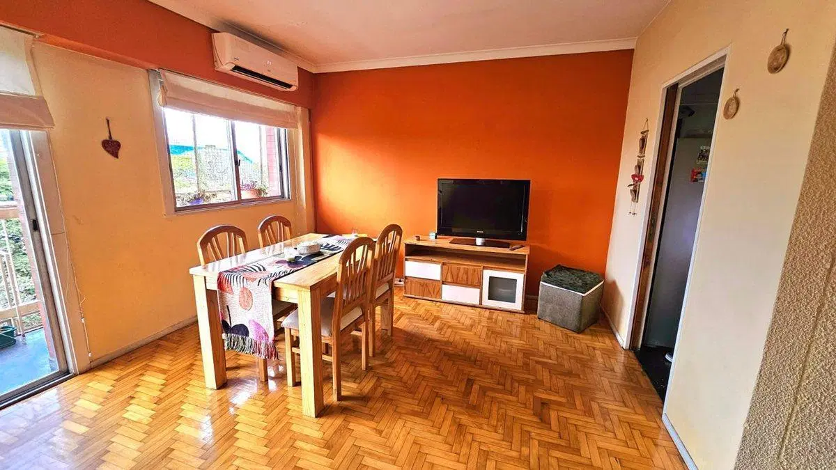 VENTA DEPTO 3 AMB, LUMINOSO, BALCÓN AL FRENTE 2