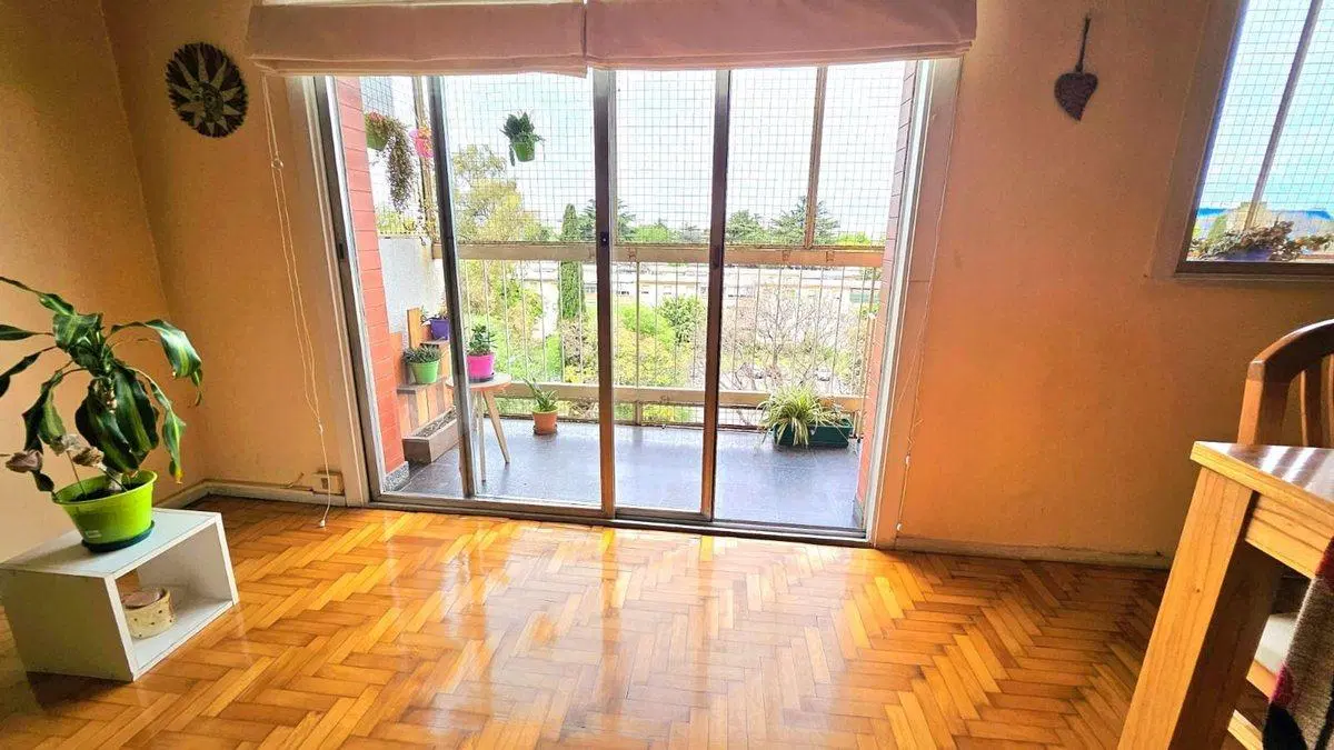 VENTA DEPTO 3 AMB, LUMINOSO, BALCÓN AL FRENTE 3