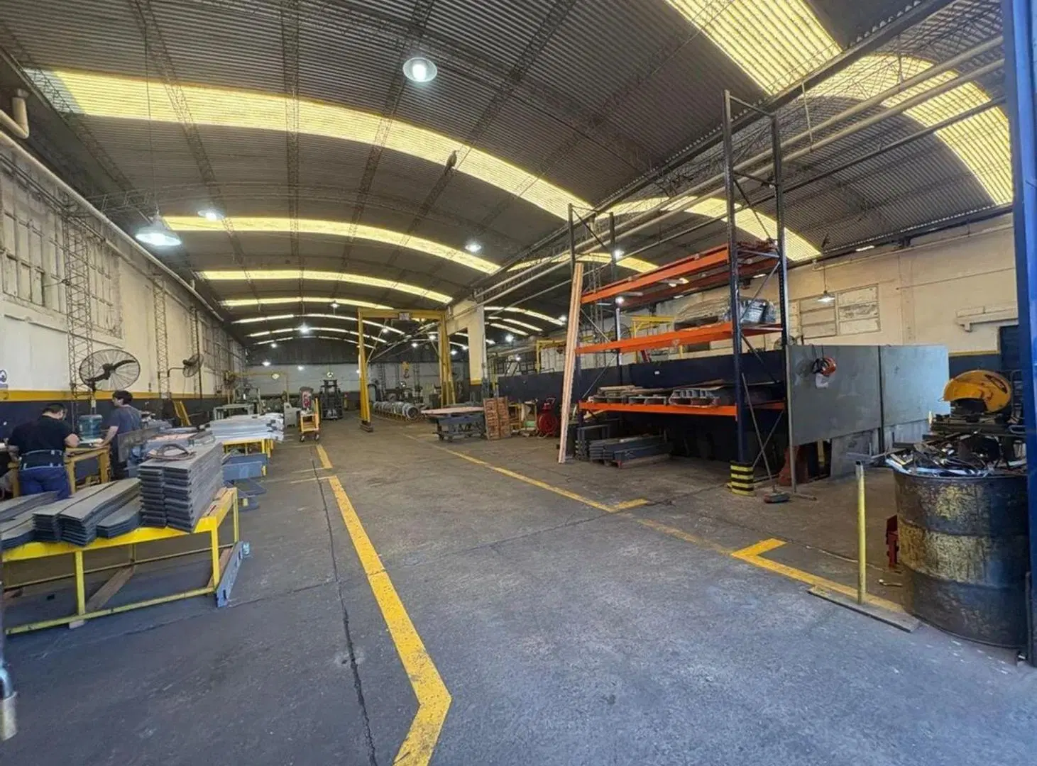 Venta planta industrial 2100 m2 con puente grúa 4