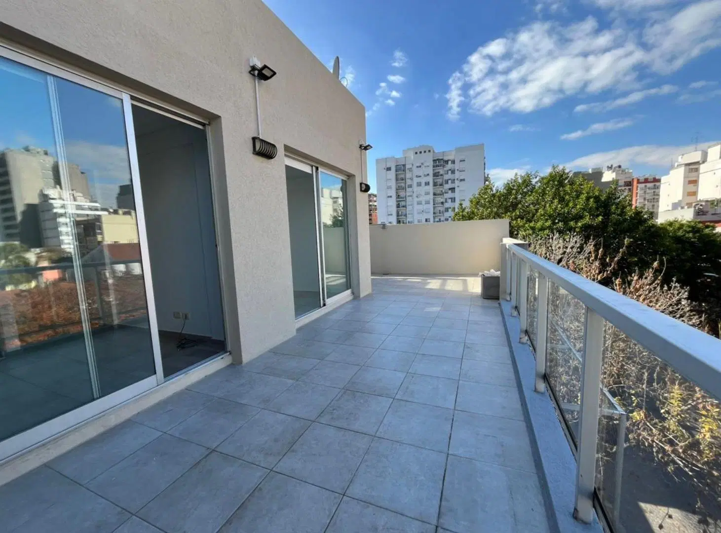 VENTA DTO 2 AMB GRAN TERRAZA Y COCHERA EN URQUIZA 2