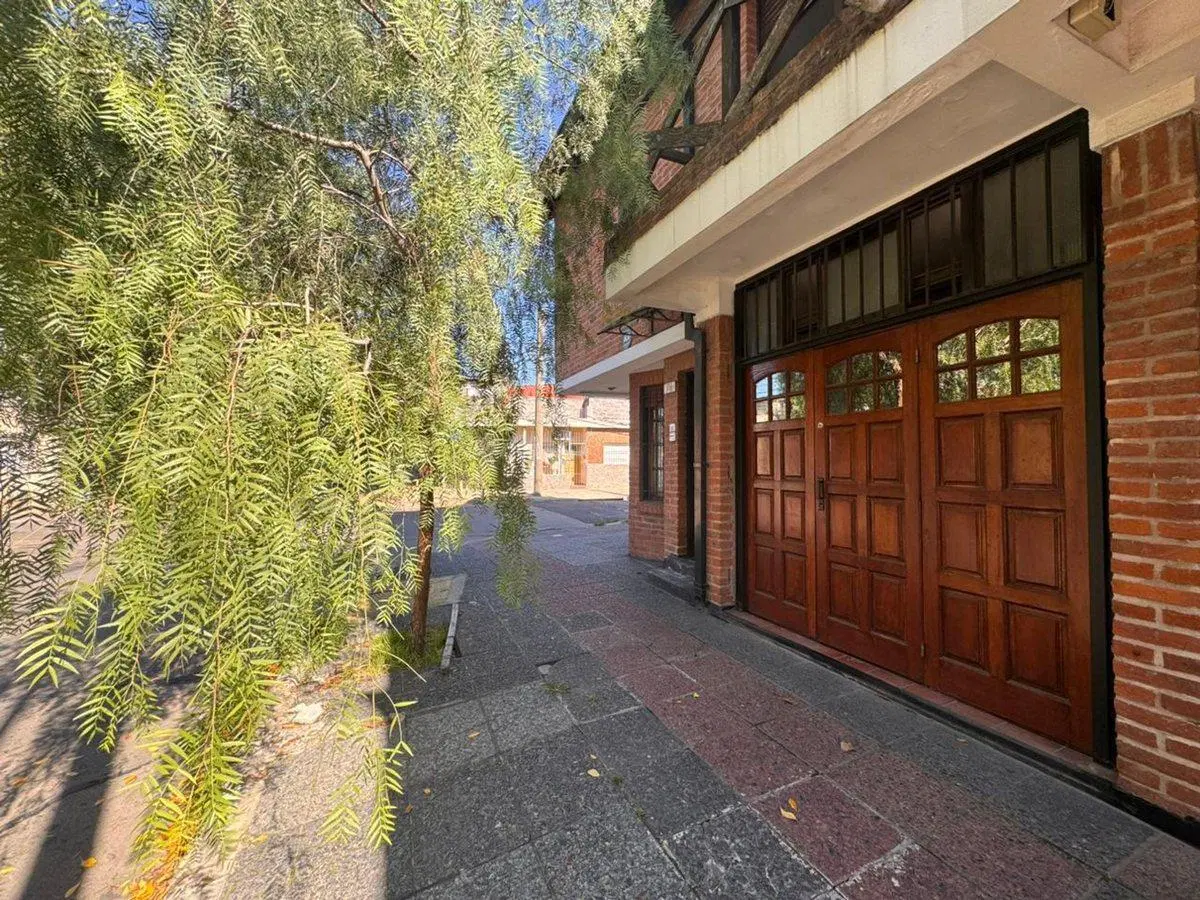 TRÍPLEX 5 AMBIENTES EN VENTA RAMOS MEJÍA /COCHERA 4