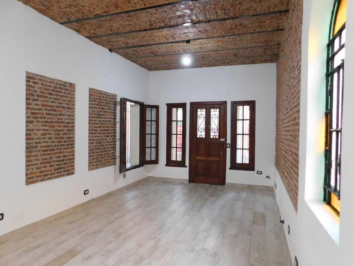 CASA 5 AMB. en venta en Ciudadela. Muy luminosa 5
