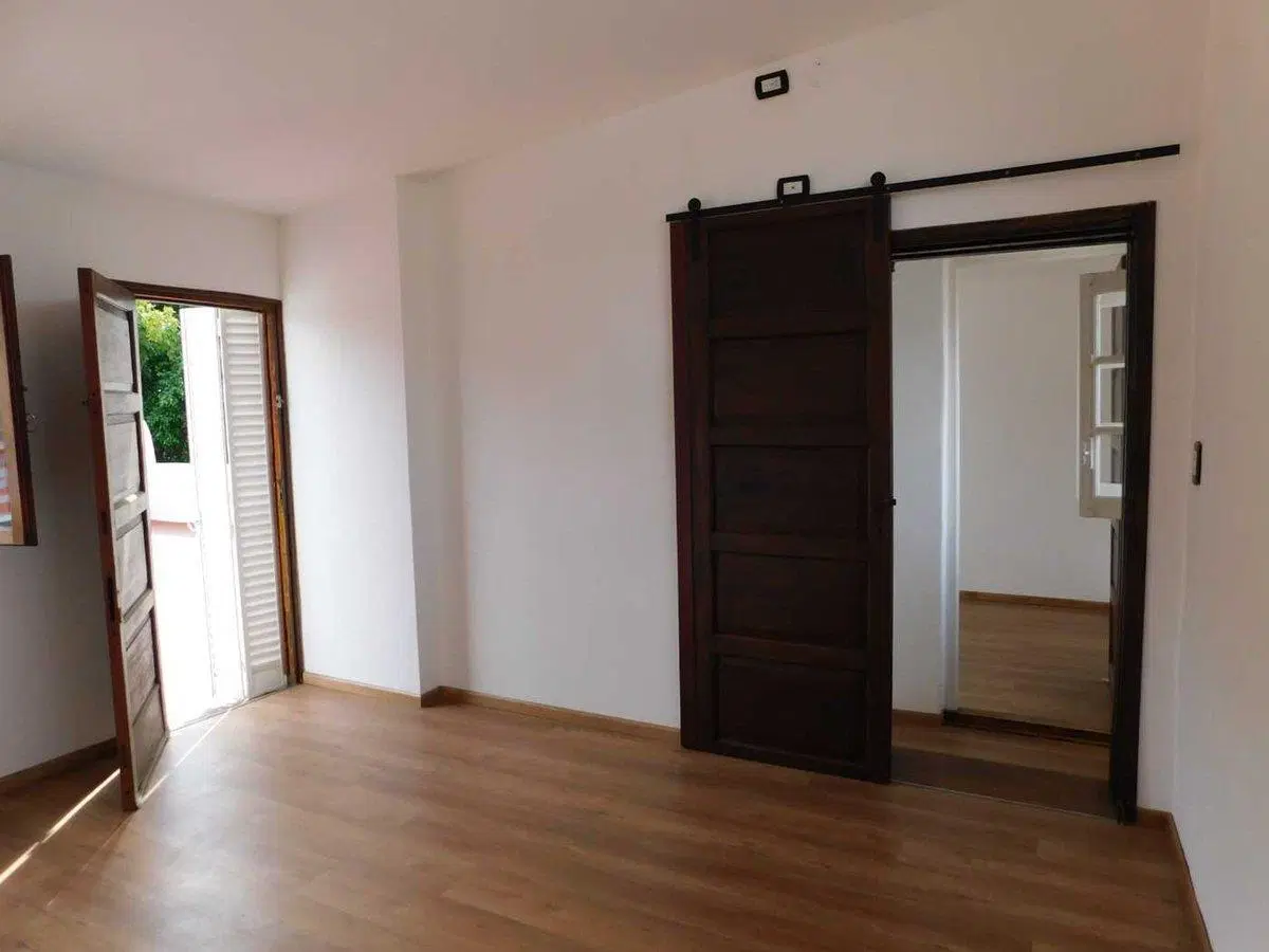 CASA 5 AMB. en venta en Ciudadela. Muy luminosa 2