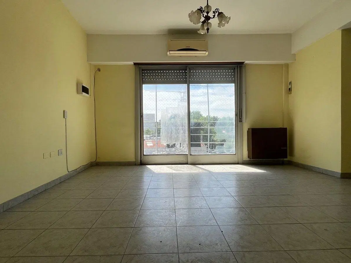 Venta depto 3 amb Castelar balcón depend. luminoso 2