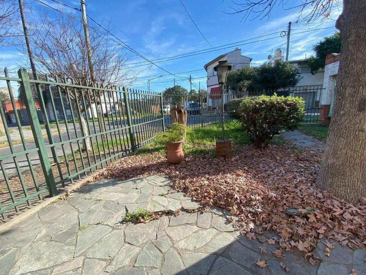 Venta Casa a Reciclar-Parque, Cochera-Ciudadela 4