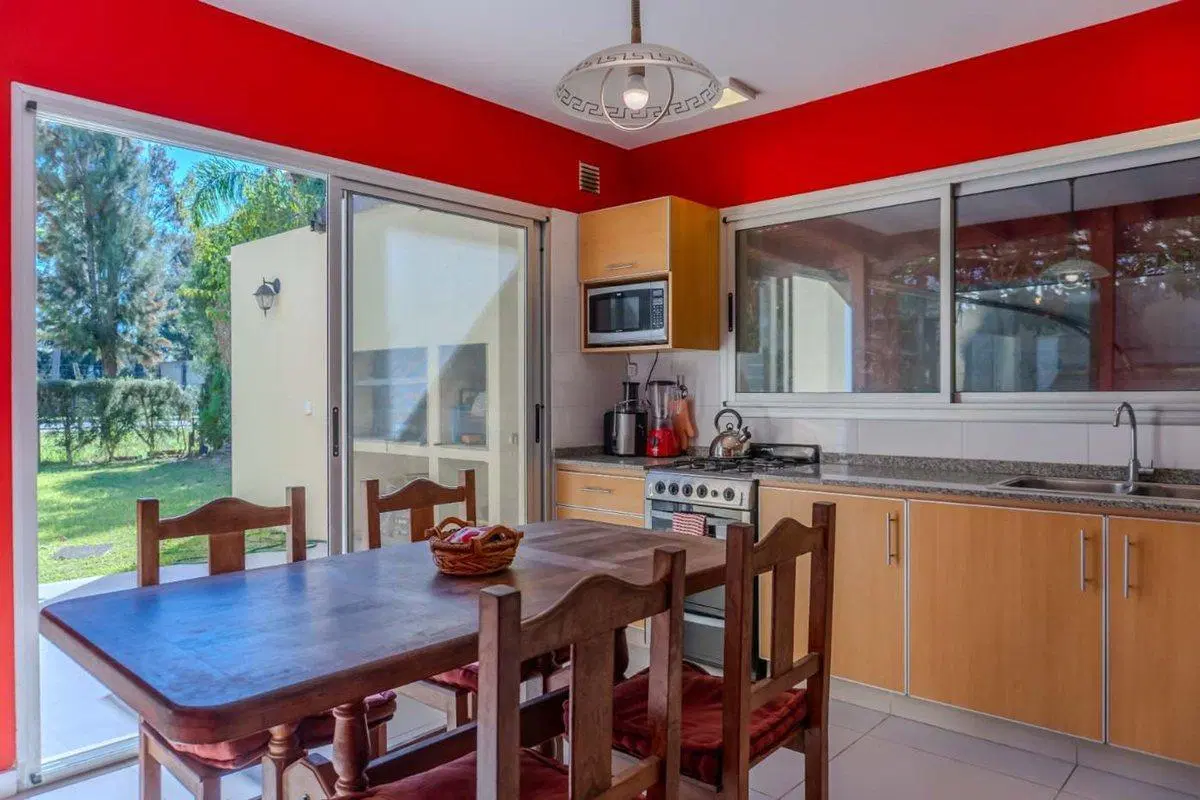 VENTA CASA DE 4 AMBIENTES. BARRIO SANTA CLARA 4