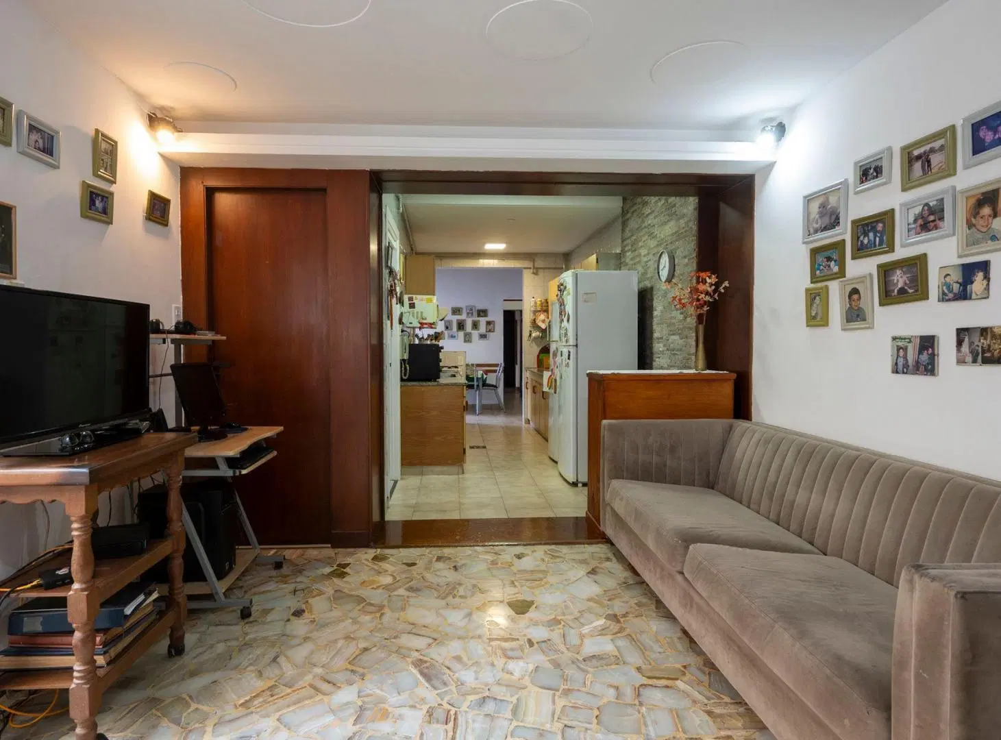 VENTA DPTO 4 AMB C/ESCRITORIO Y PATIOS EN FLORES 2