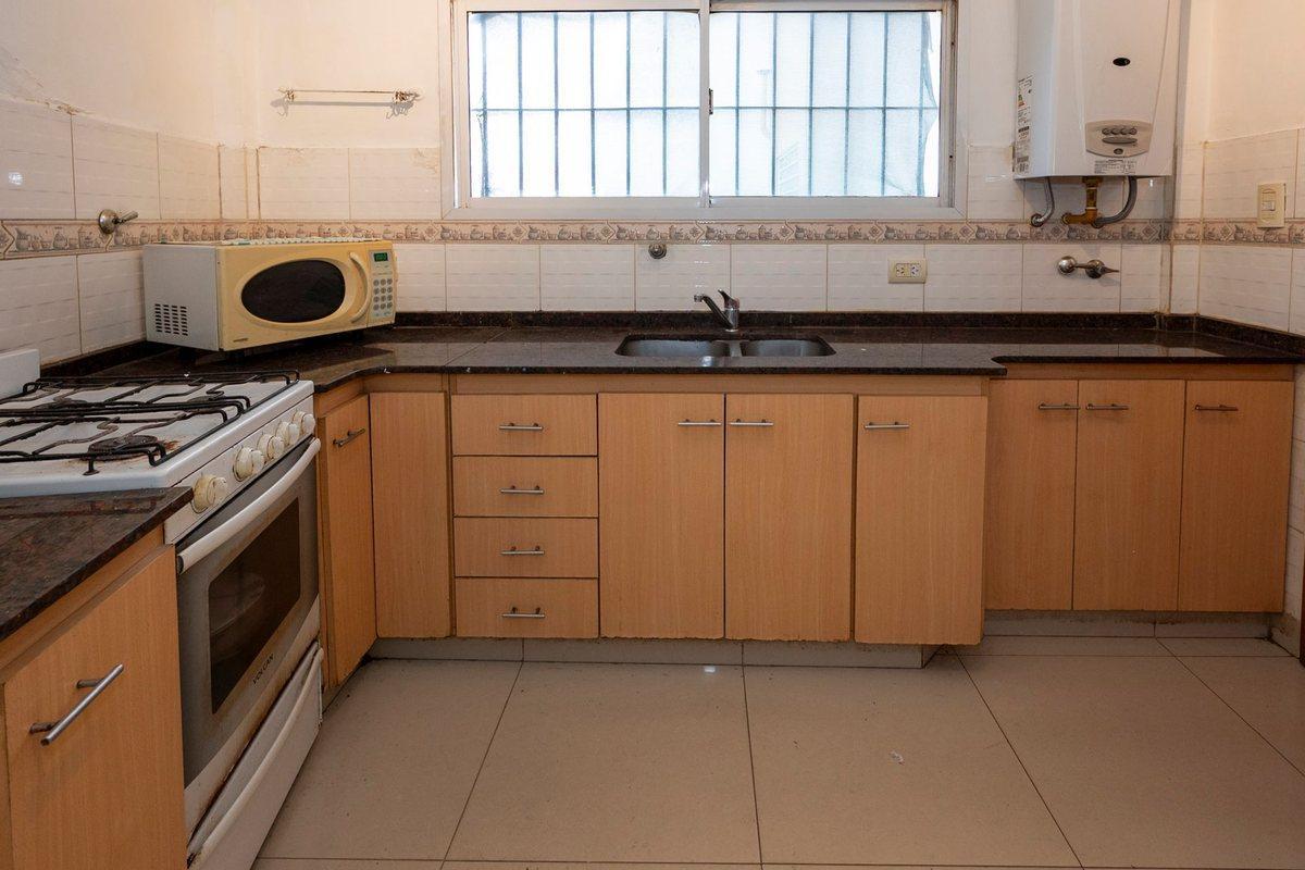 Foto de Venta Triplex 3 amb,patio, 2 cocheras,P. Chacabuco, imagen 5
