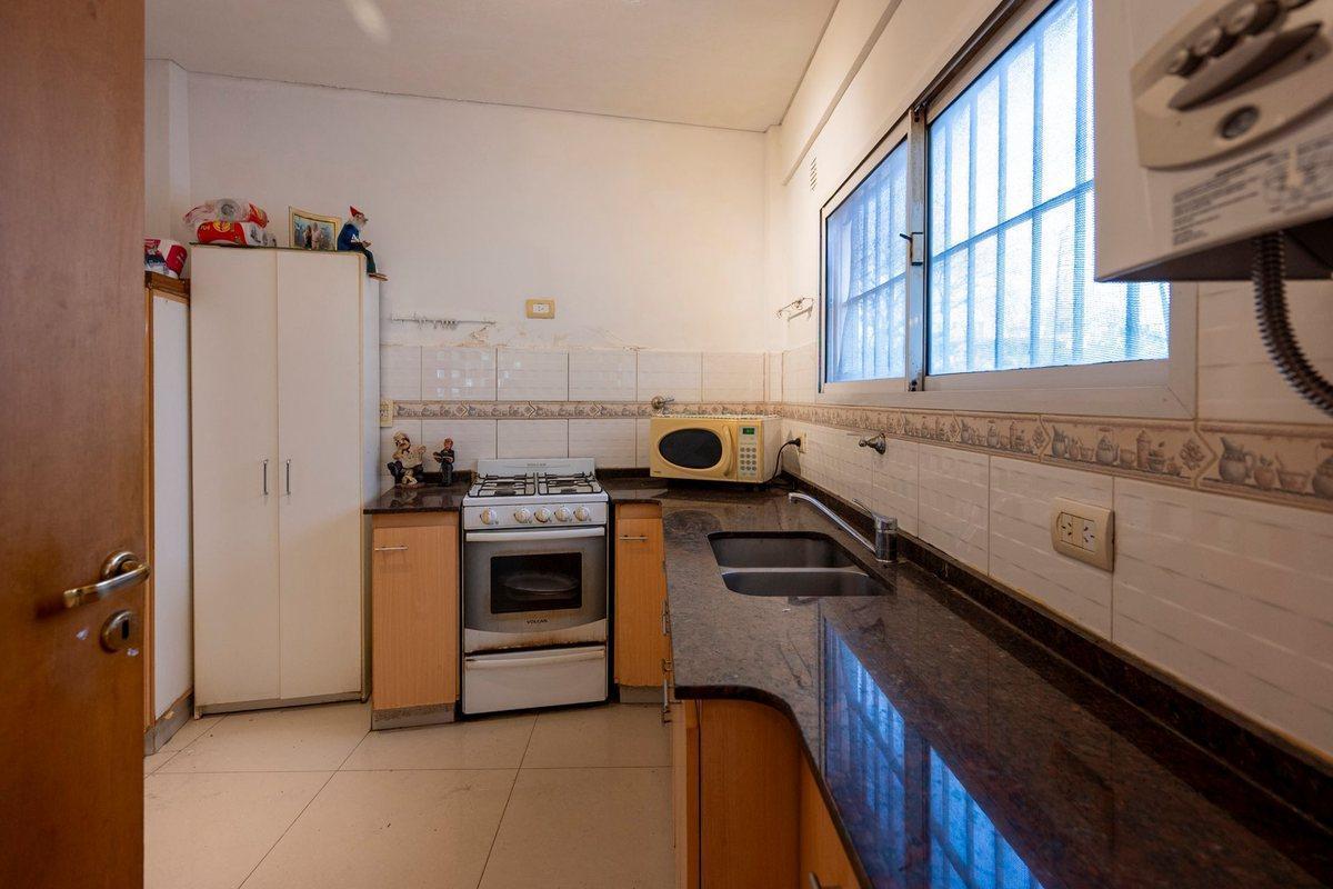 Foto de Venta PH 3 amb, patio, 2 cocheras, P. Chacabuco, imagen 4