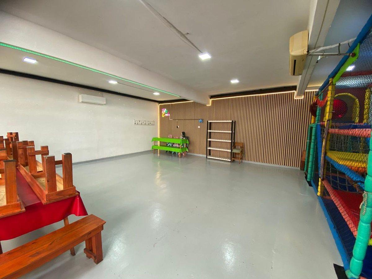 Foto de VENTA TRES LOCALES EN BLOQUE EXCELENTE UBICACION, imagen 2