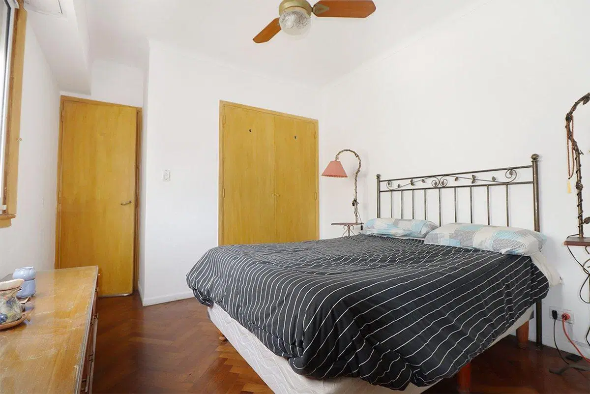 Venta departamento 4 ambientes con balcón Flores 8