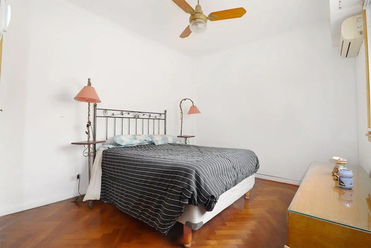 Venta departamento 4 ambientes con balcón Flores 5