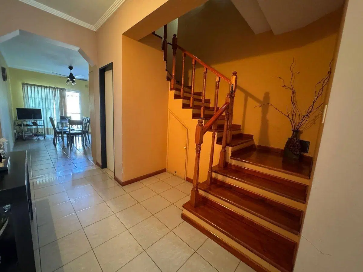 TRIPLEX 4 AMB EN VENTA LUGANO CON FONDO APTO CRED. 5