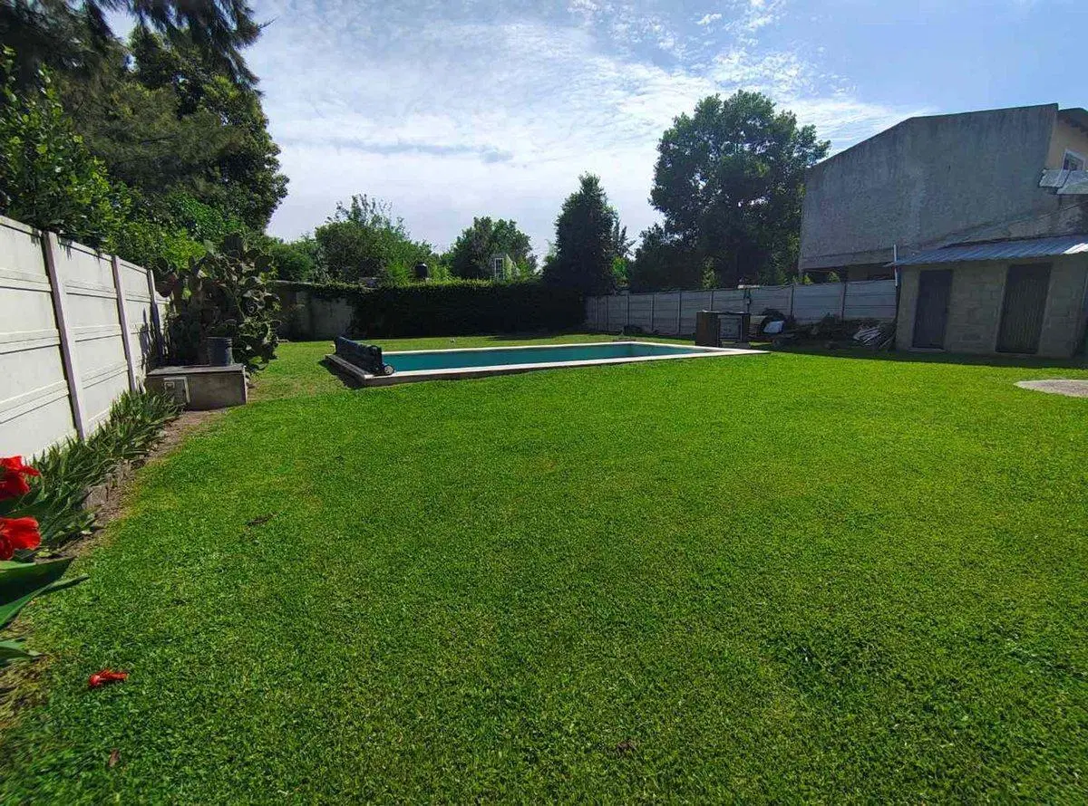 CASA 3 AMB EN VENTA EN ALBERTI C/ PILETA Y COCHERA 4