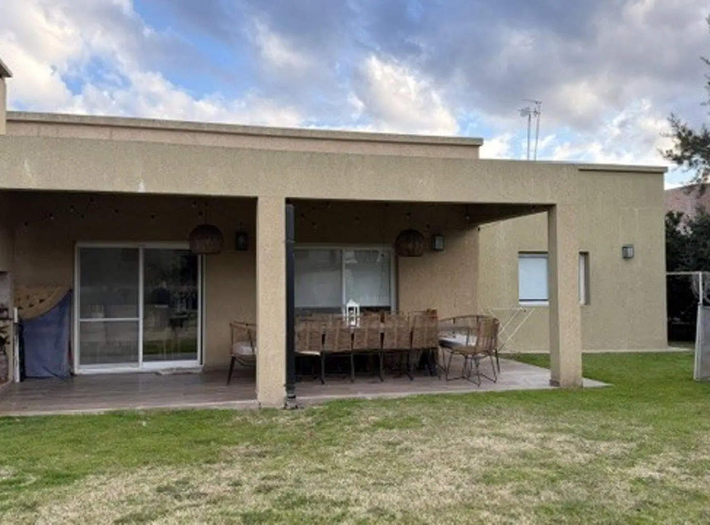 VENTA CASA BARRIO SAN MATIAS CON PILETA  LUMINOSA 3
