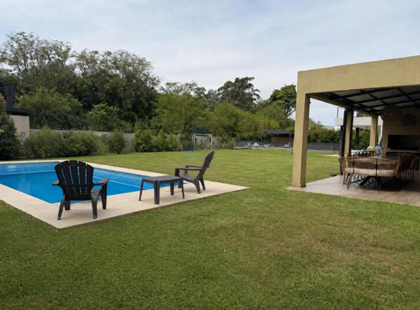 VENTA CASA BARRIO SAN MATIAS CON PILETA  LUMINOSA 4
