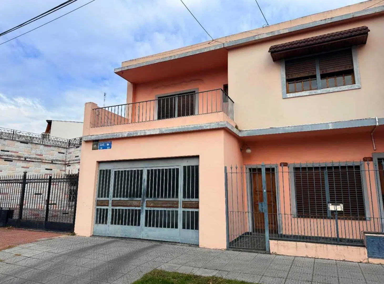 Venta Casa en Caseros 4 AMBIENTES. JARDIN-COCHERA 4