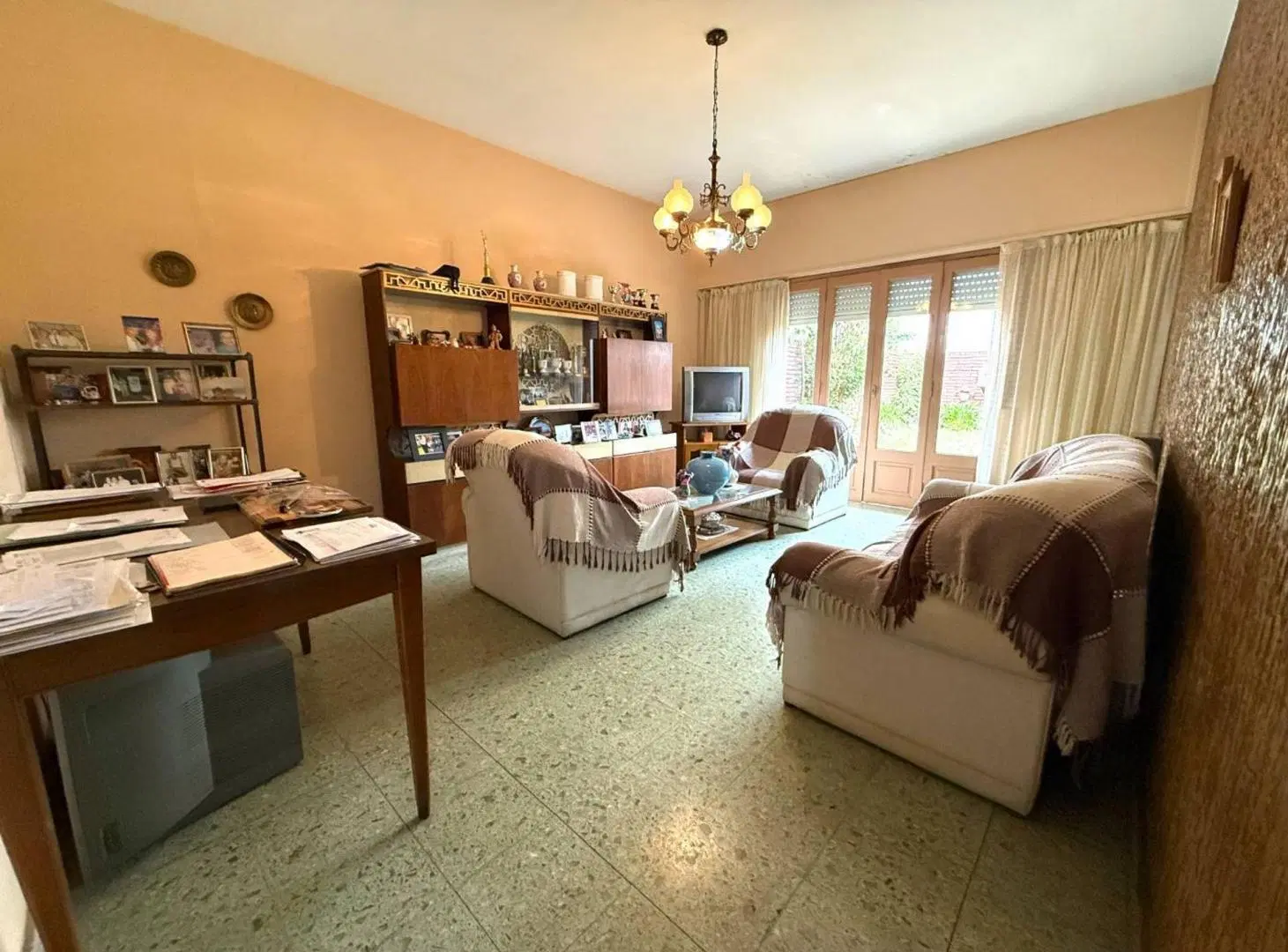 Venta Casa en Caseros 4 AMBIENTES. JARDIN-COCHERA 8