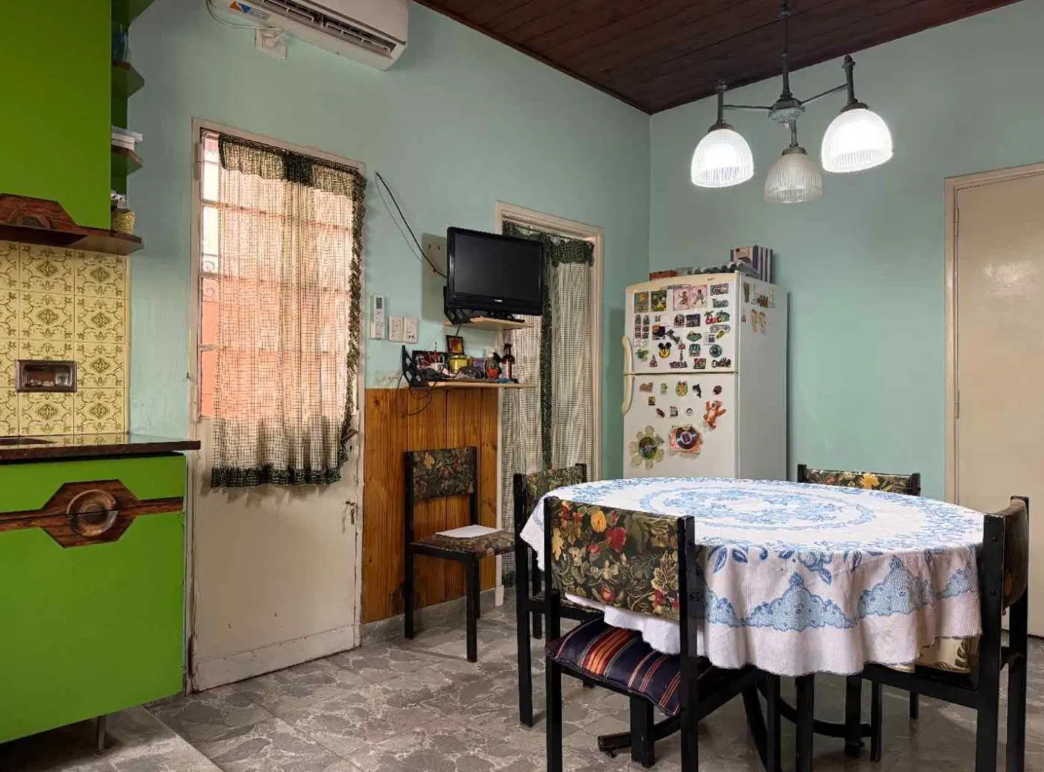Venta Casa en Caseros 4 AMBIENTES. JARDIN-COCHERA 3