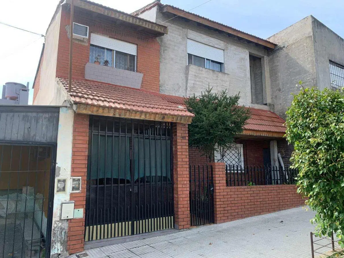 CASA MULTIFLIAR VENTA 6 AMB LUGANO GARAGE- PATIO 5