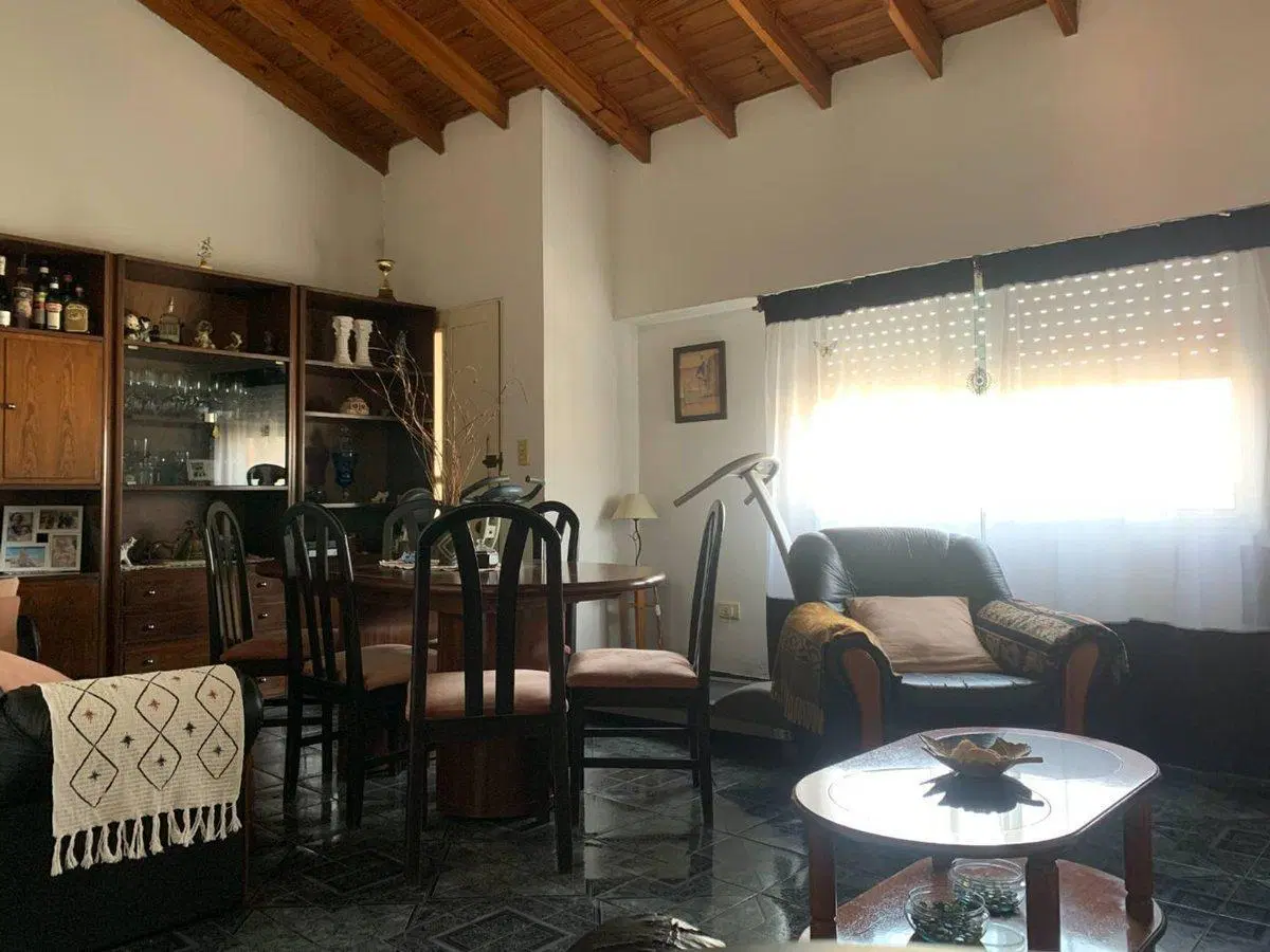 CASA MULTIFLIAR VENTA 6 AMB LUGANO GARAGE- PATIO 2