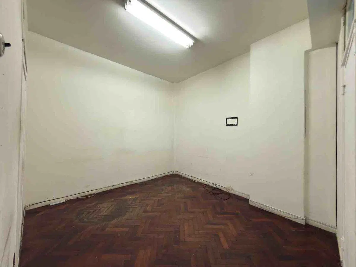 VENTA 2 AMB - TIPO OFICINA, A RECICLAR - BALVANERA 8