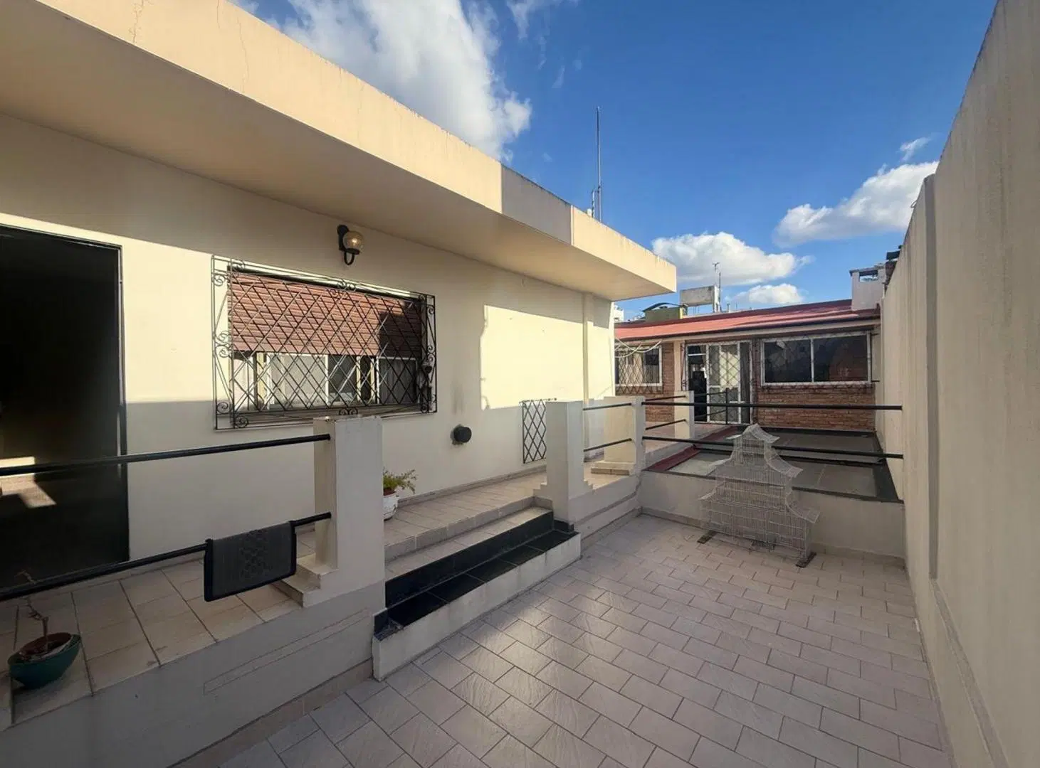 VENTA CASA 4 AMB. C/ QUINCHO PATIO TERRAZA COCHERA 4