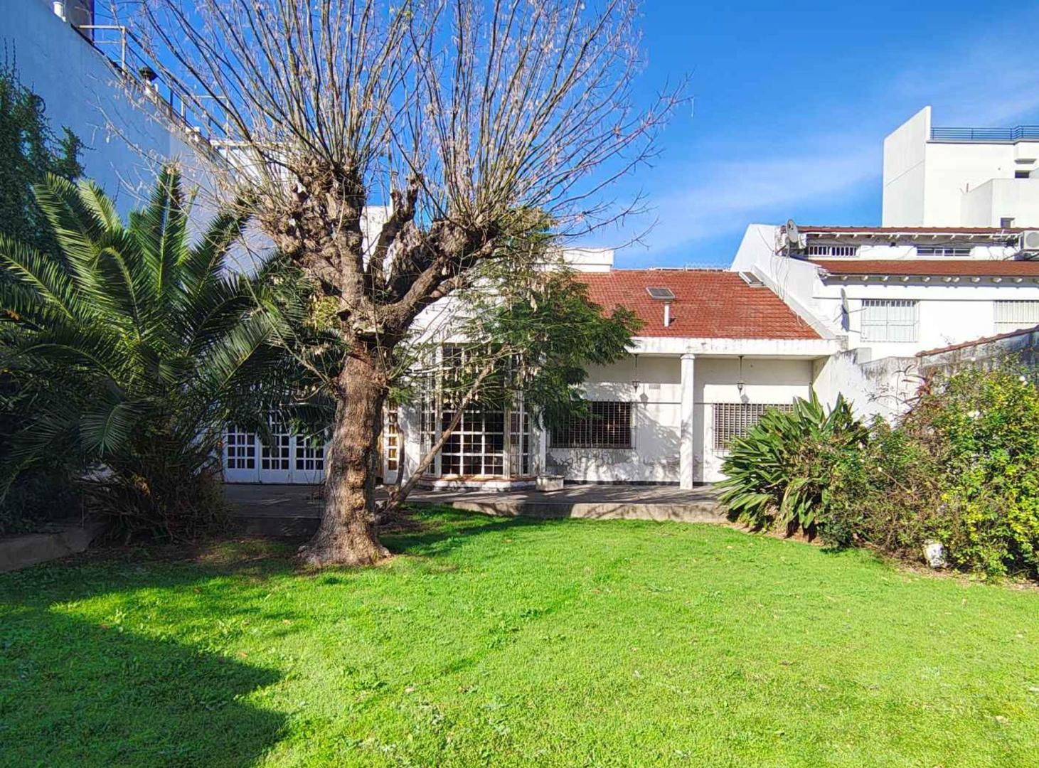 Foto de CASA 5 AMB EN VENTA MORÓN C/ JARDÍN Y COCHERAS, imagen 1