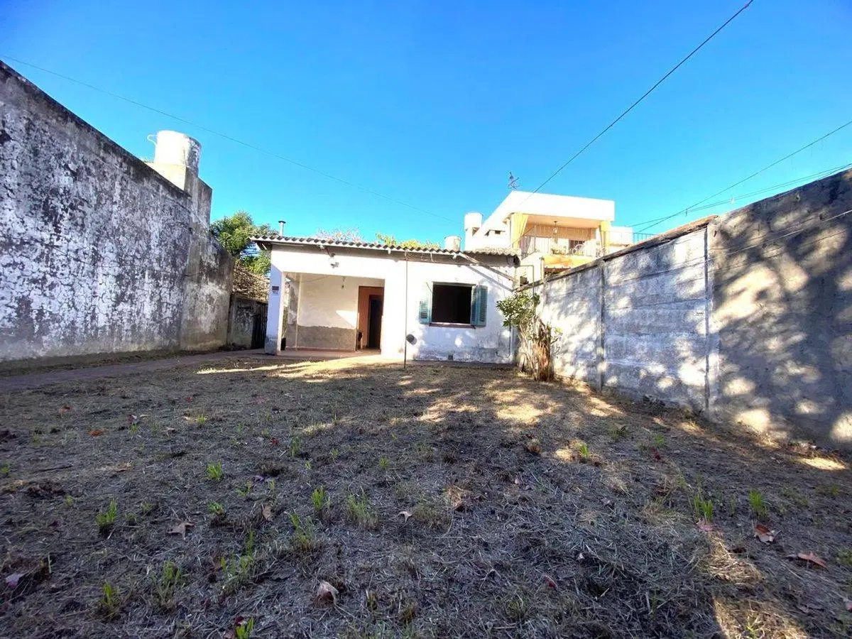 VENTA CASA EN EL CENTRO DE MORENO 1