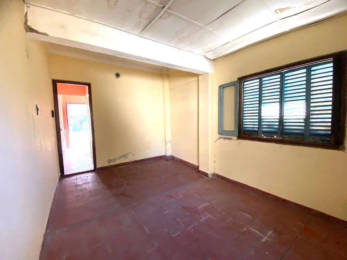 VENTA CASA EN EL CENTRO DE MORENO 4