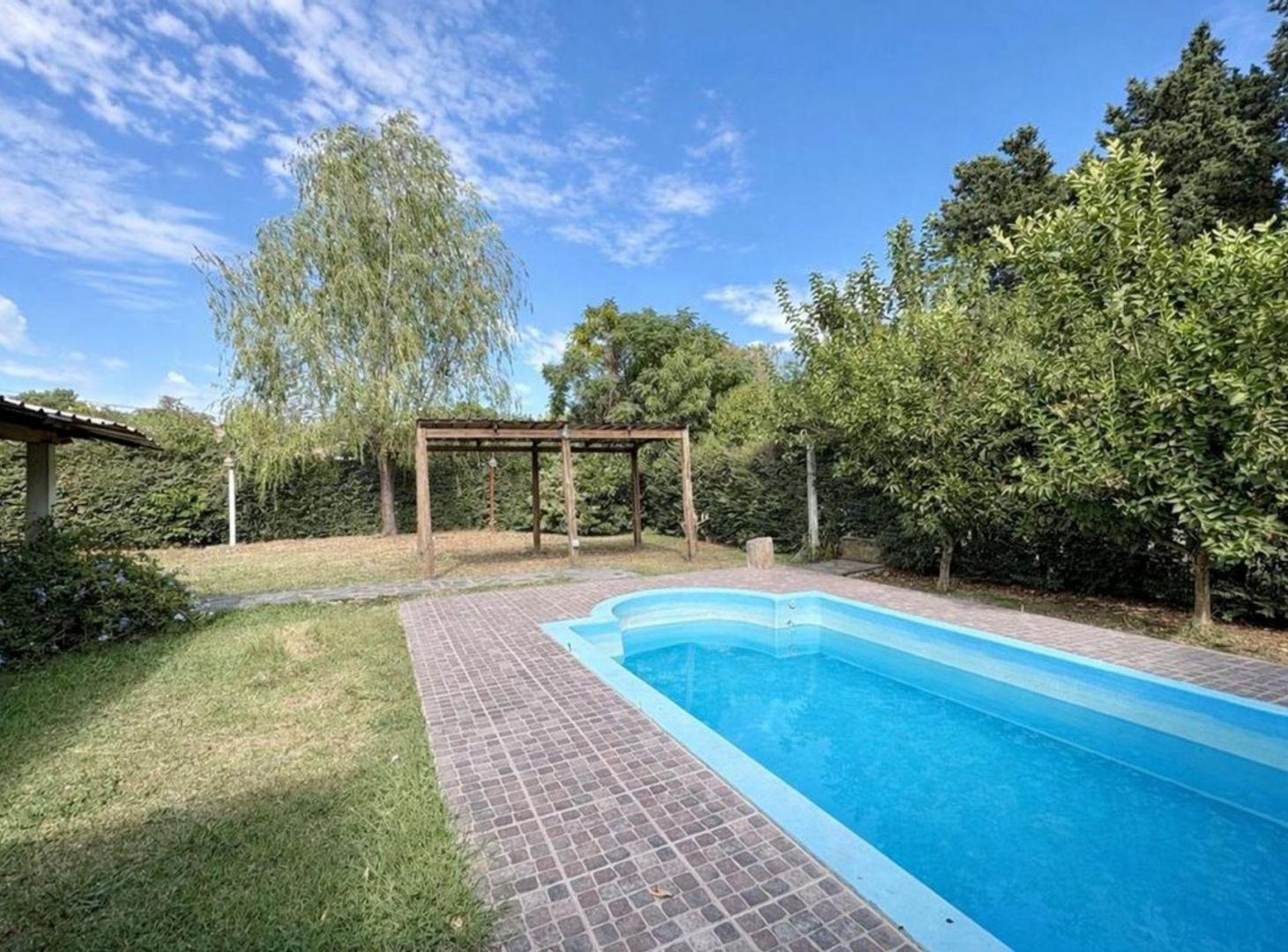 Foto de Venta casa pileta quincho Marcos Paz lote 657 m², imagen 1
