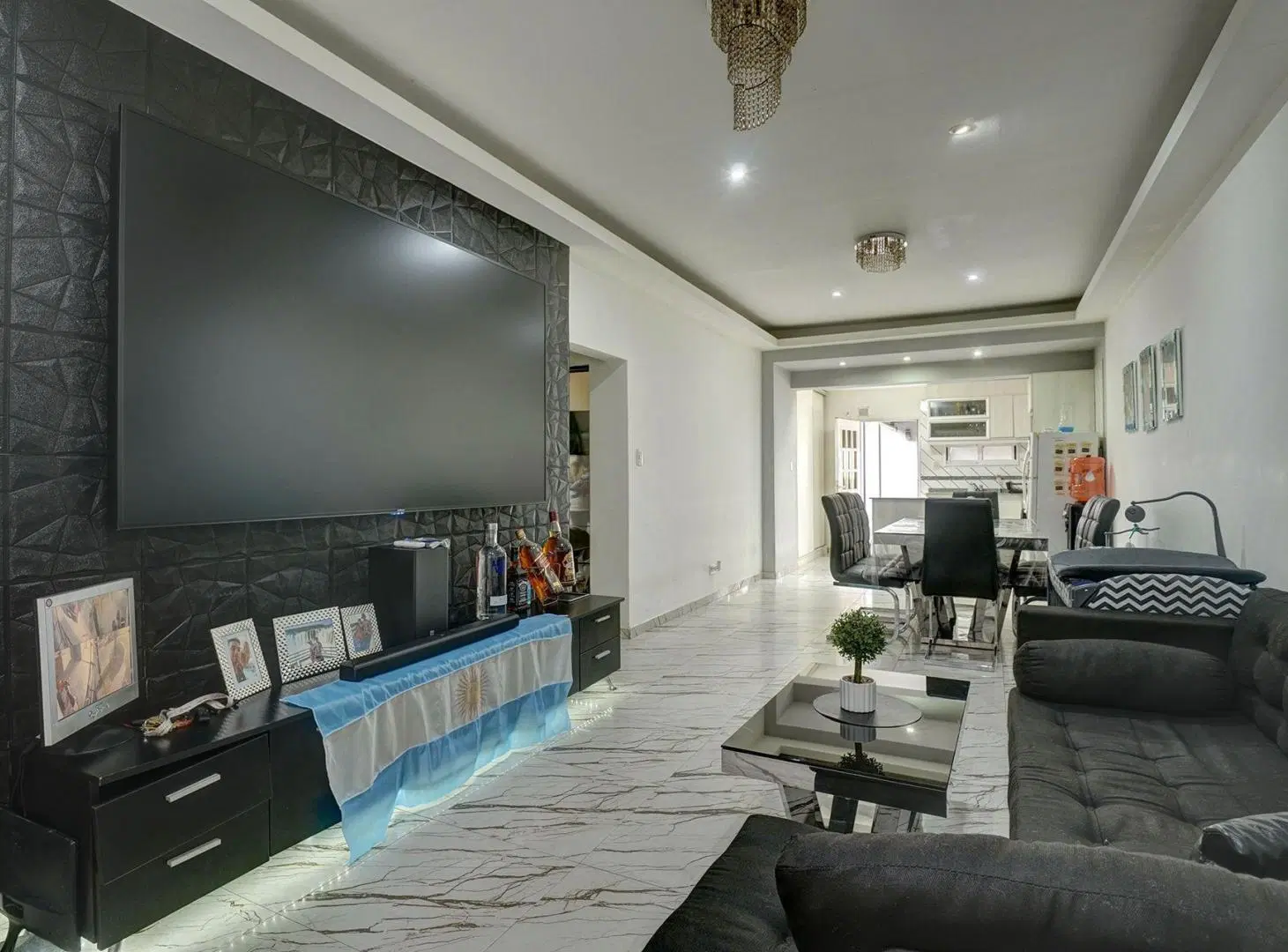 VENTA CASA 3 AMB CON PATIO Y COCHERA EN CIUDADELA 5