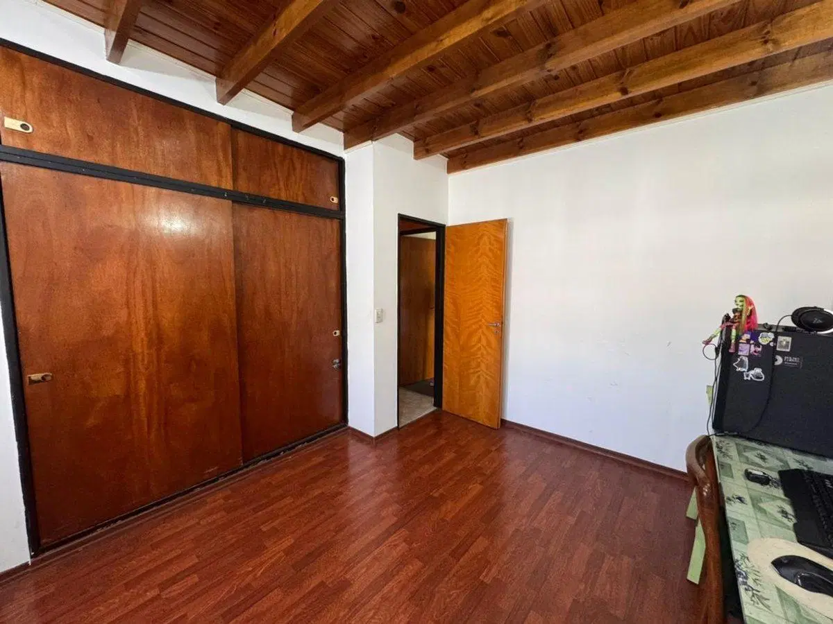 TRÍPLEX 5 AMBIENTES EN VENTA RAMOS MEJÍA /COCHERA 2