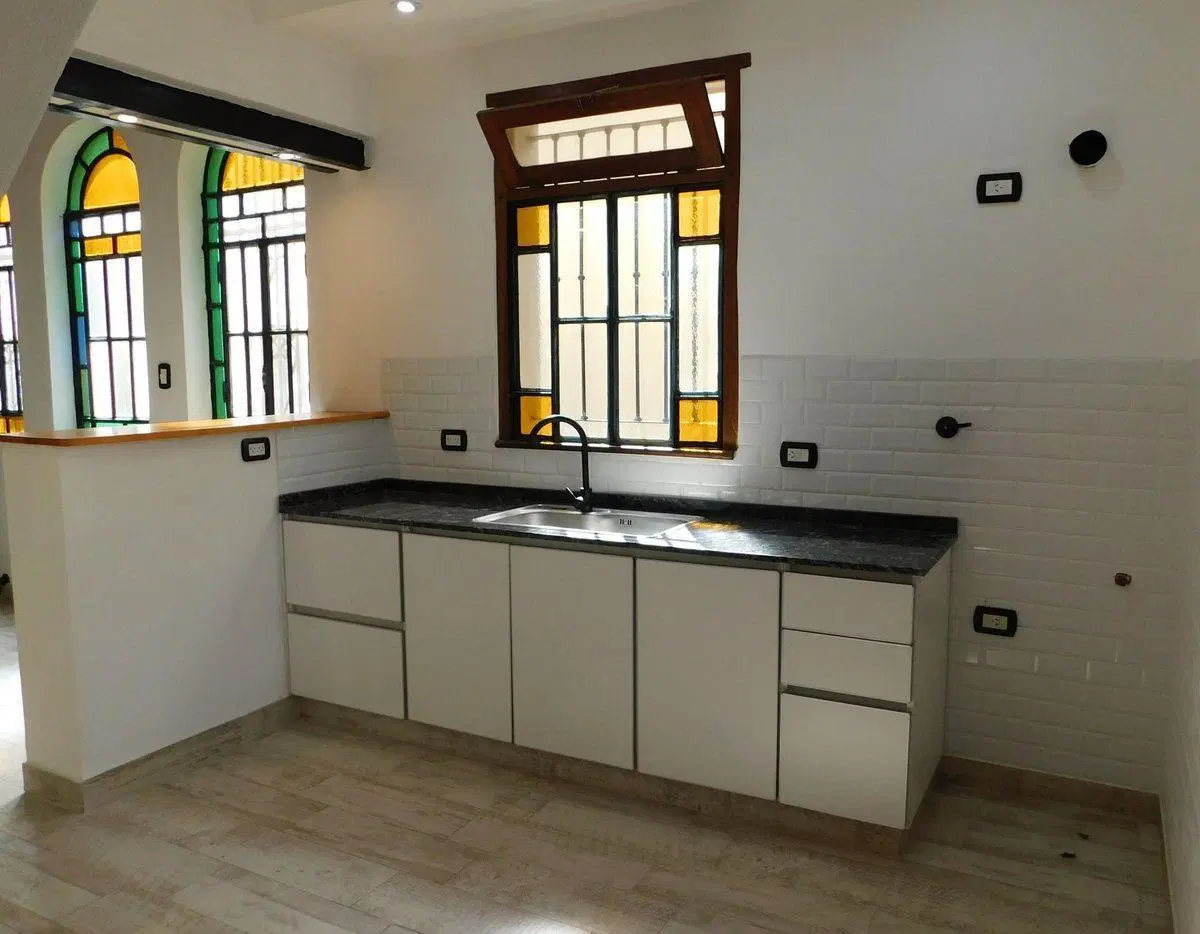 CASA 5 AMB. en venta en Ciudadela. Muy luminosa 5