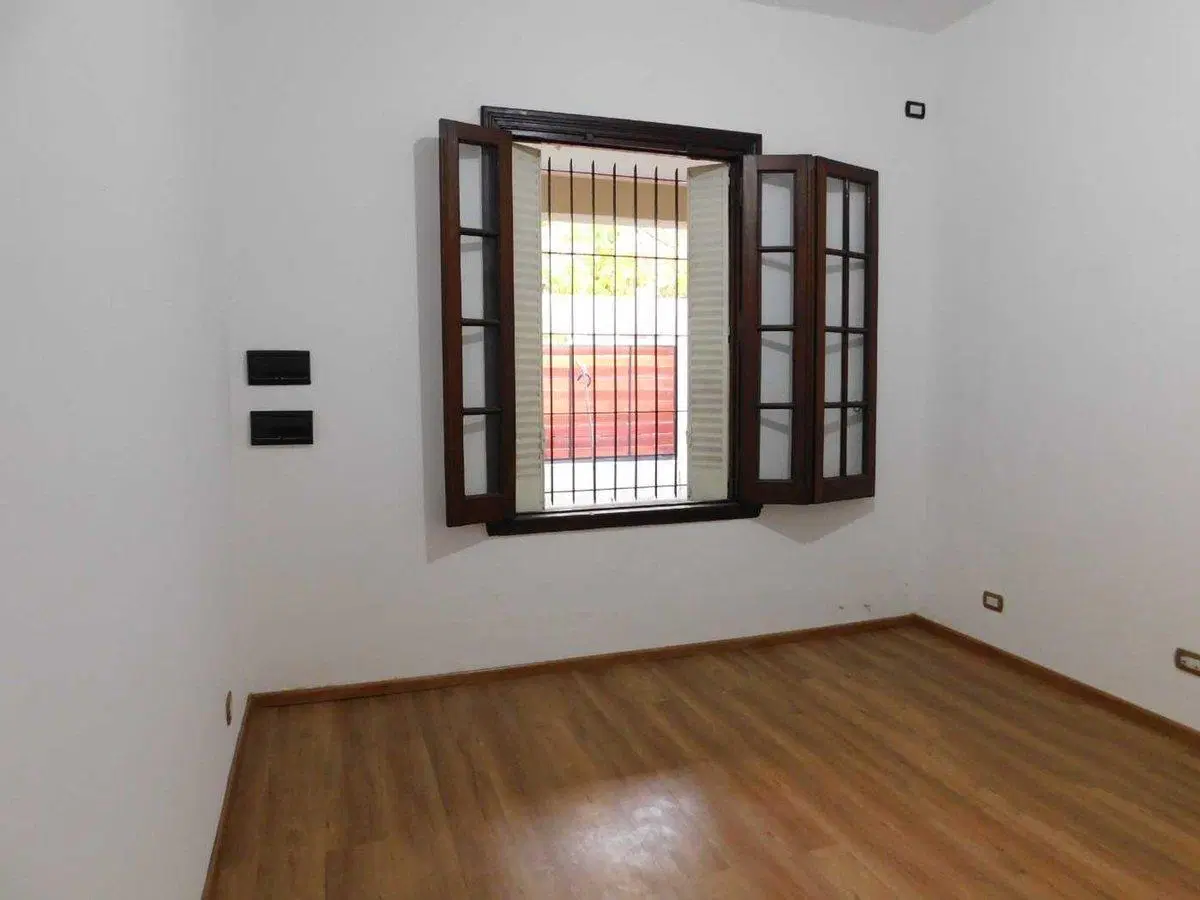 CASA 5 AMB. en venta en Ciudadela. Muy luminosa 2