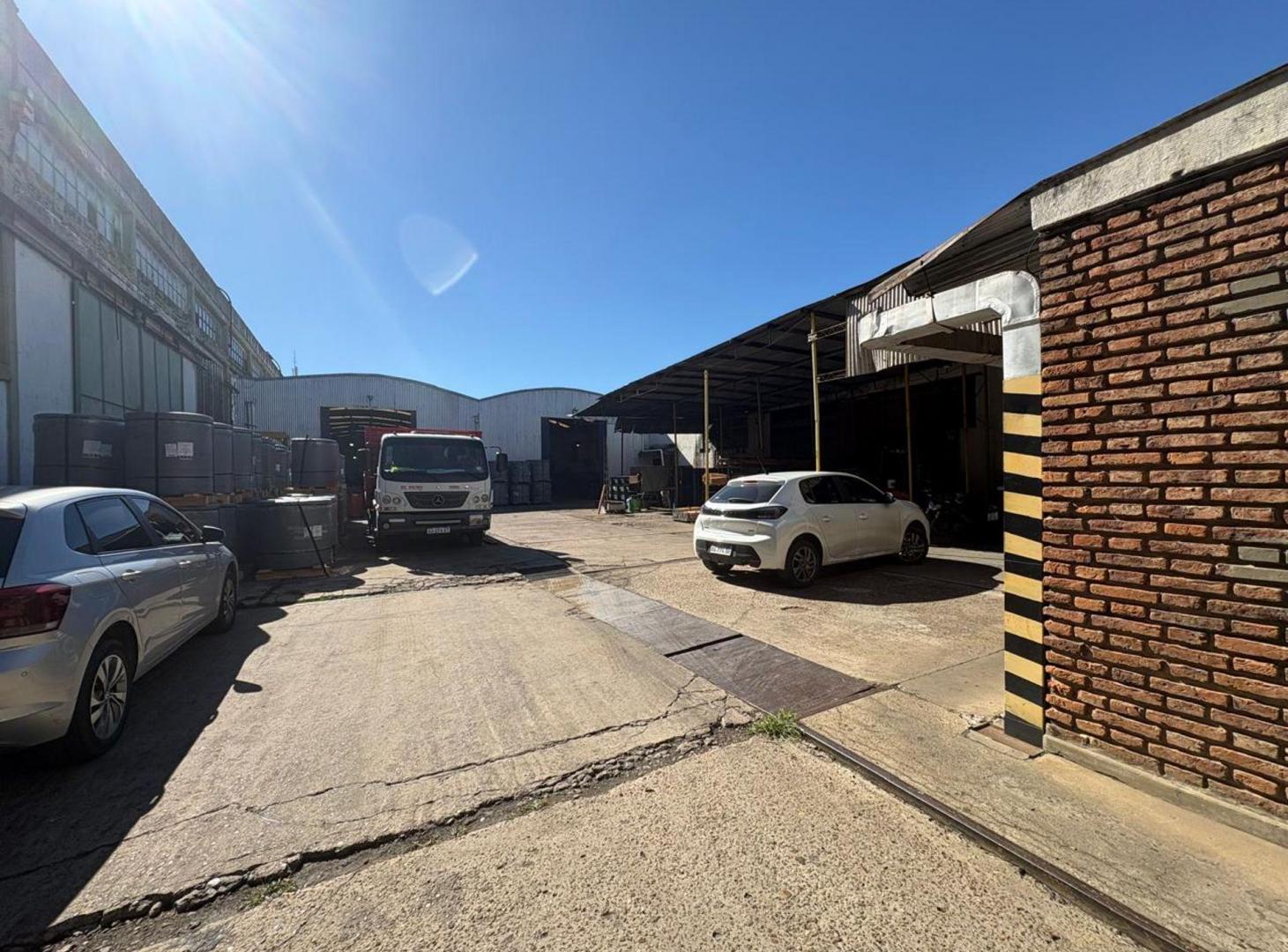 Foto de Venta planta industrial 2100 m2 con puente grúa, imagen 1