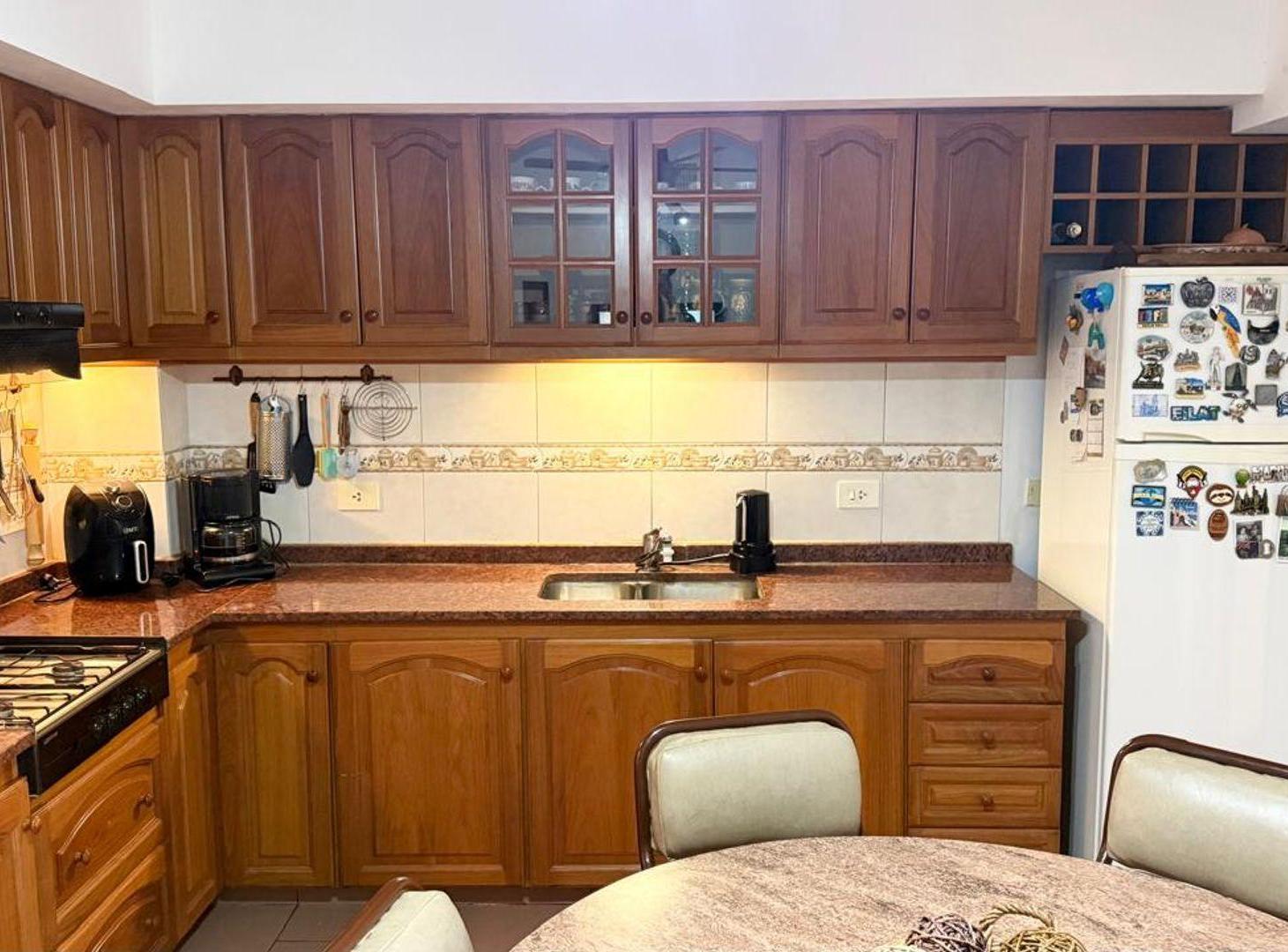 Foto de CASA TRIPLEX MARTINEZ 5 AMB COCHERA Y QUINCHO, imagen 3