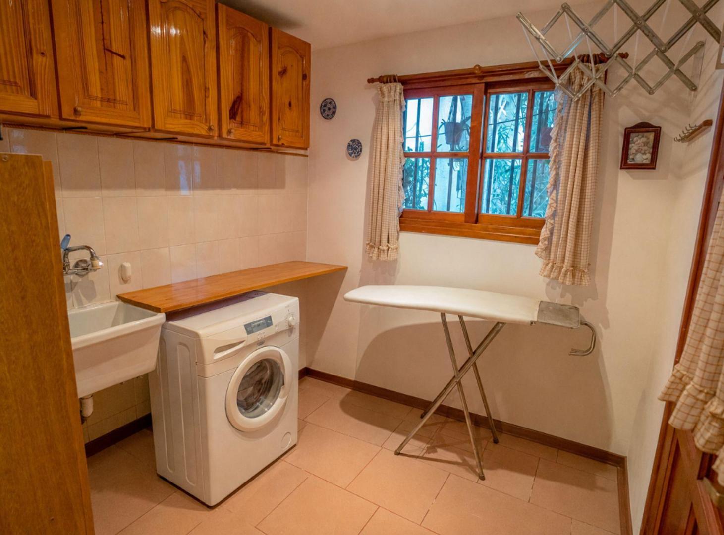 Foto de CASA TRIPLEX MARTINEZ 5 AMB COCHERA Y QUINCHO, imagen 4
