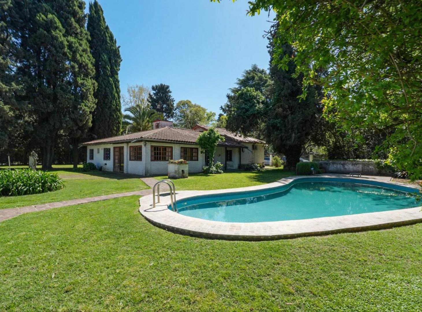 Foto de Venta Casa Quinta con pileta en Barrio Corimayo, imagen 2