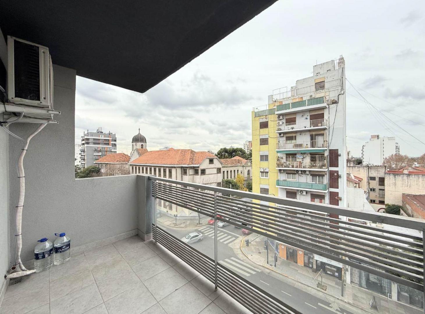 Foto de ALQUILER MONOAMBIENTE LUMINOSO, BALCÓN – FLORESTA, imagen 1