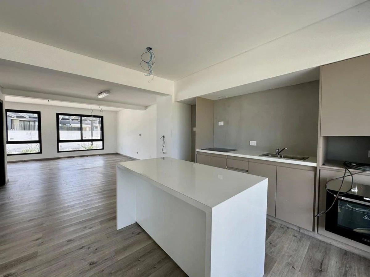 Foto de Venta depto. 4 amb. , cochera y jardin. Nordelta, imagen 3