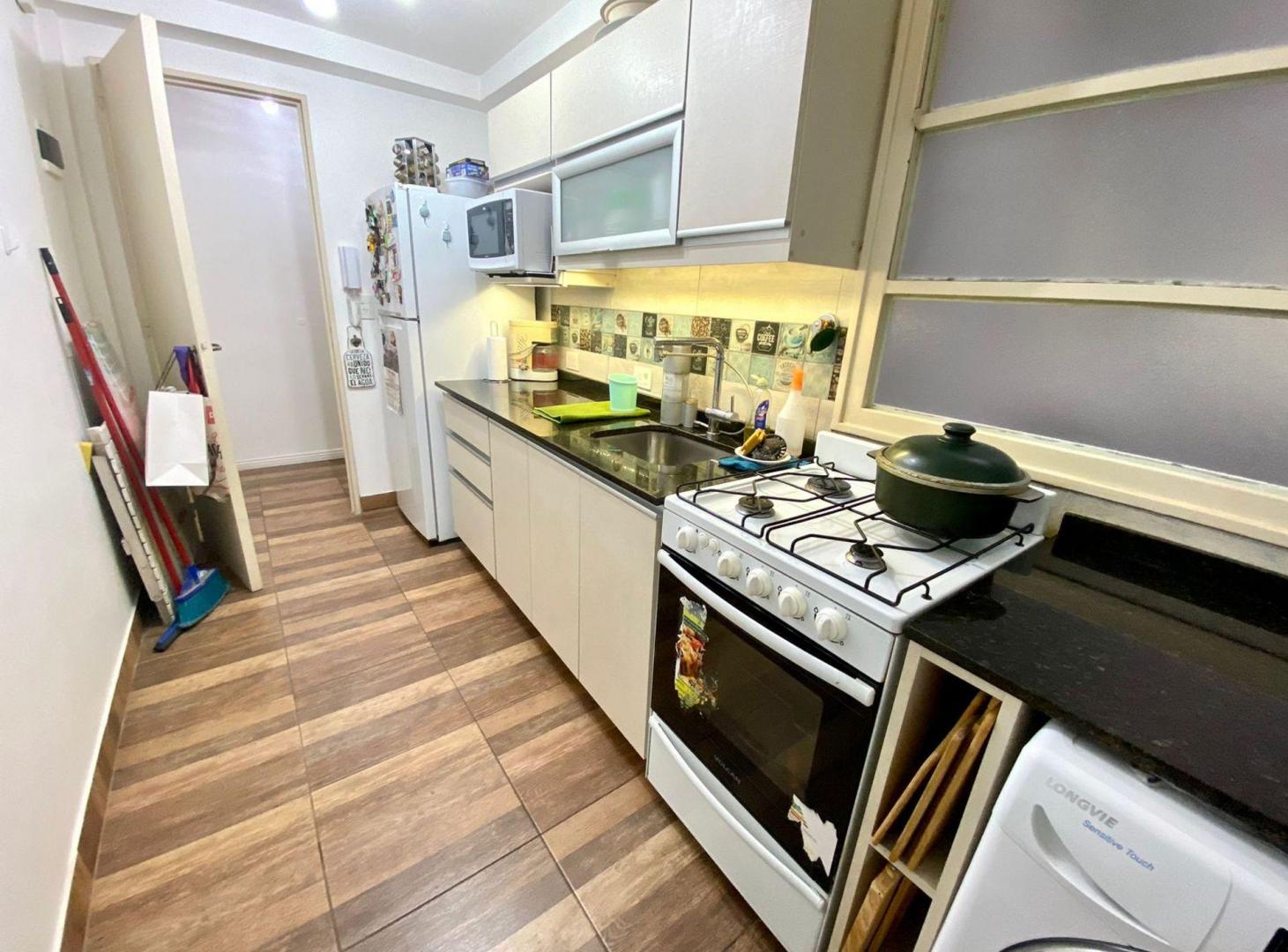 Foto de DEPARTAMENTO 2 AMB VENTA EN MONTE CASTRO RECICLADO, imagen 3