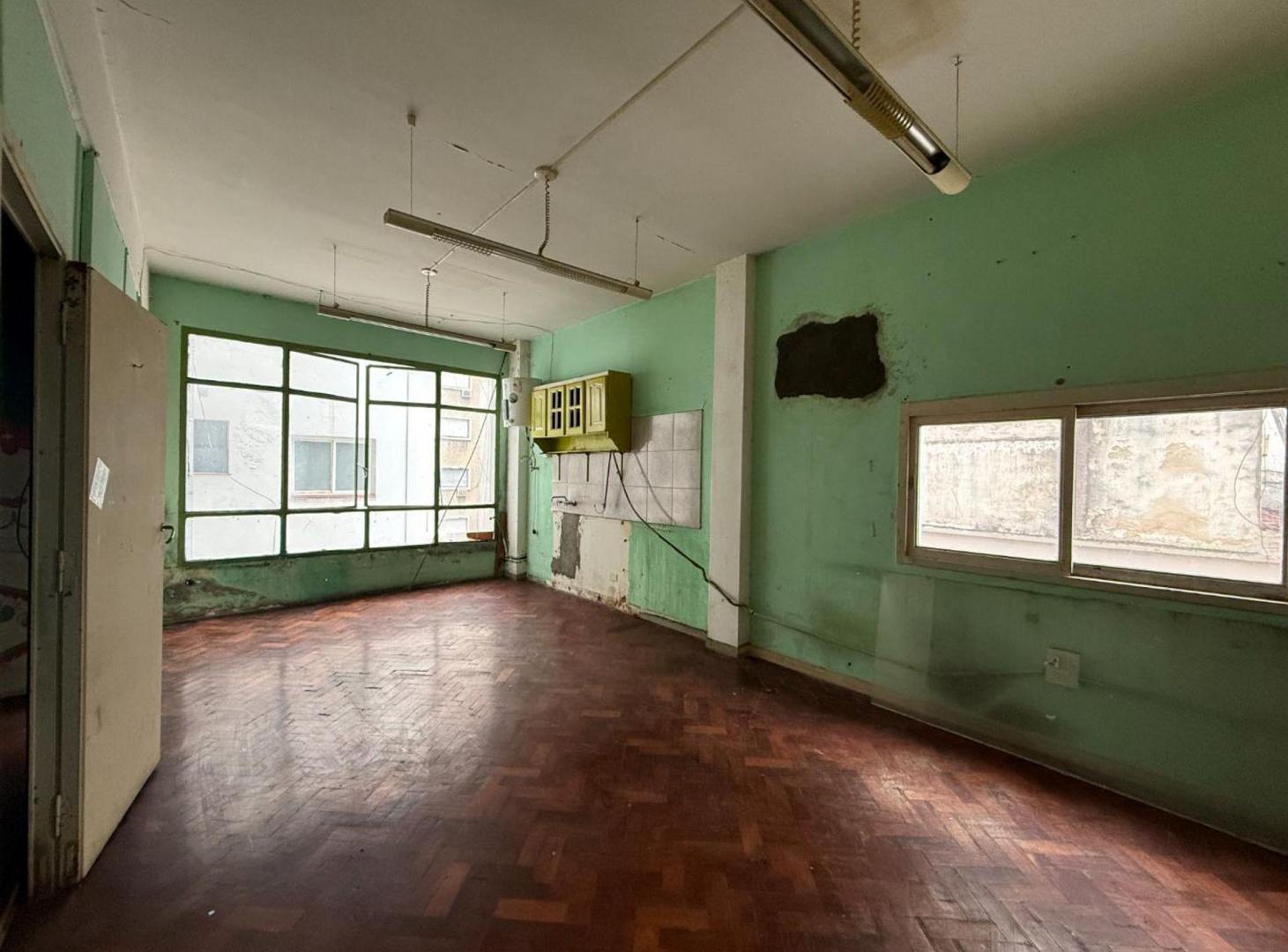 Foto de VENTA 3 AMB - TIPO OFICINA, A RECICLAR - BALVANERA, imagen 3