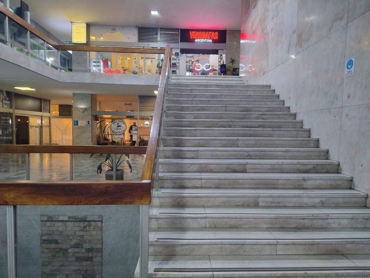Foto de OFICINA EN VENTA MICROCENTRO EN GALERIA, SEGURIDAD, imagen 5